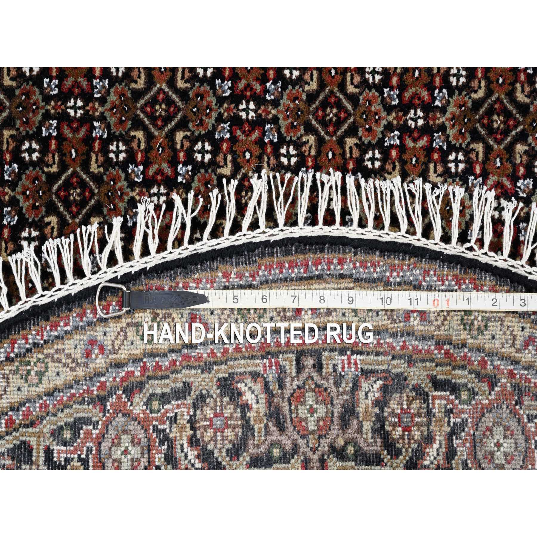5'x5' 175 KPSI Hand Woven Rich Black Tabriz Mahi with Fish Medallion Design Wool and Silk Oriental Round Rug 