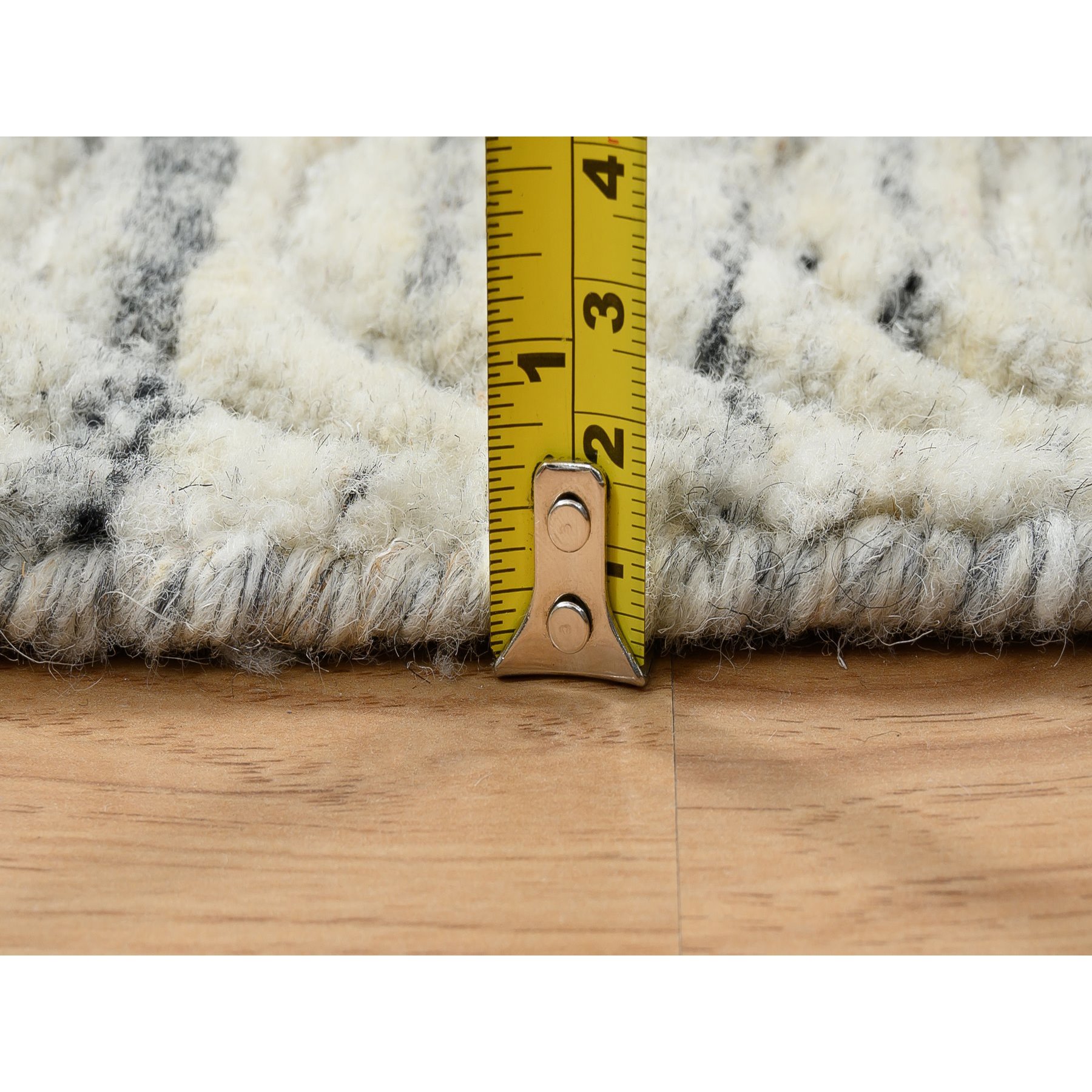 2'6"x7'10" Beige, Hand Loomed, Variegated Textured Modern Design Natural Wool, Runner Oriental Rug 