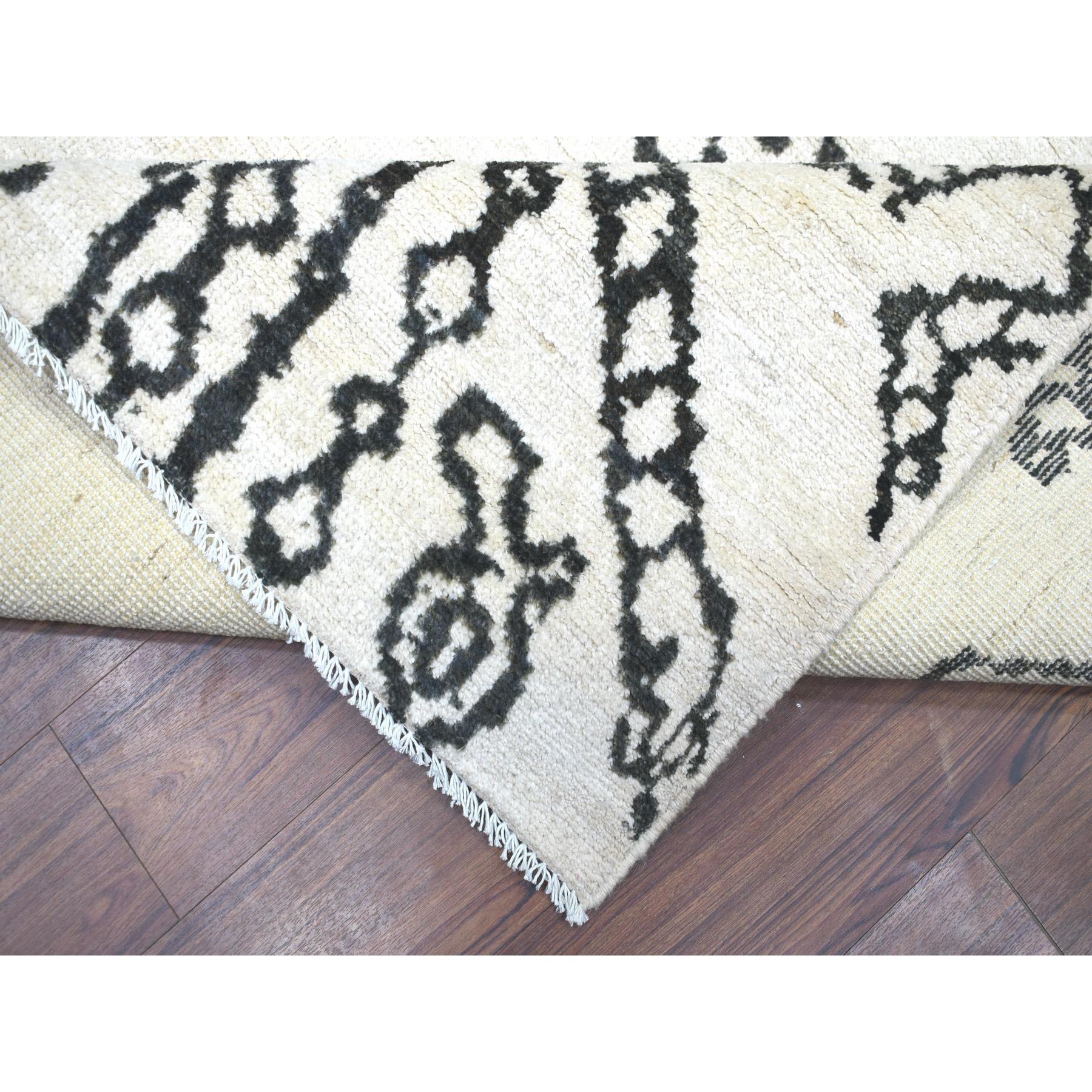 8'4"x10' Ivory, Hand Woven, Soft and Shiny Wool, Boujaad Moroccan Berber with Criss Cross Pattern, Natural Dyes, Oriental Rug 