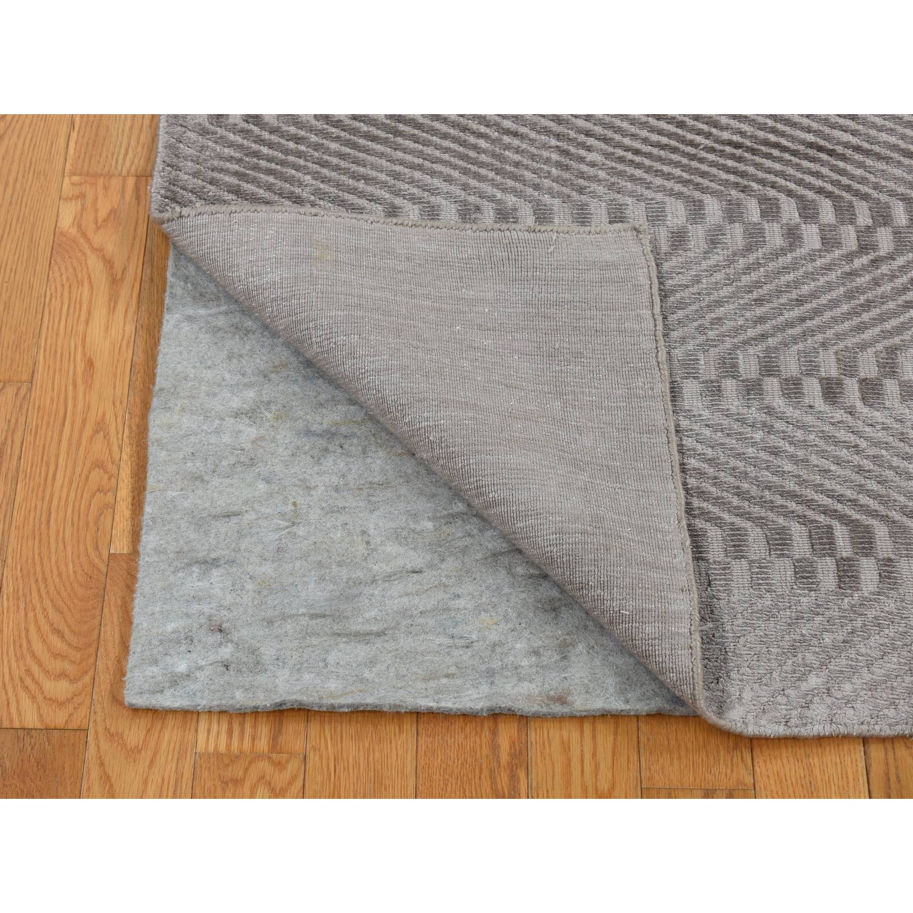 8'9"x11'7" Agreeable Gray, Hand Loomed, Art Silk, Modern Tone on Tone Chevron Design, Oriental Rug 