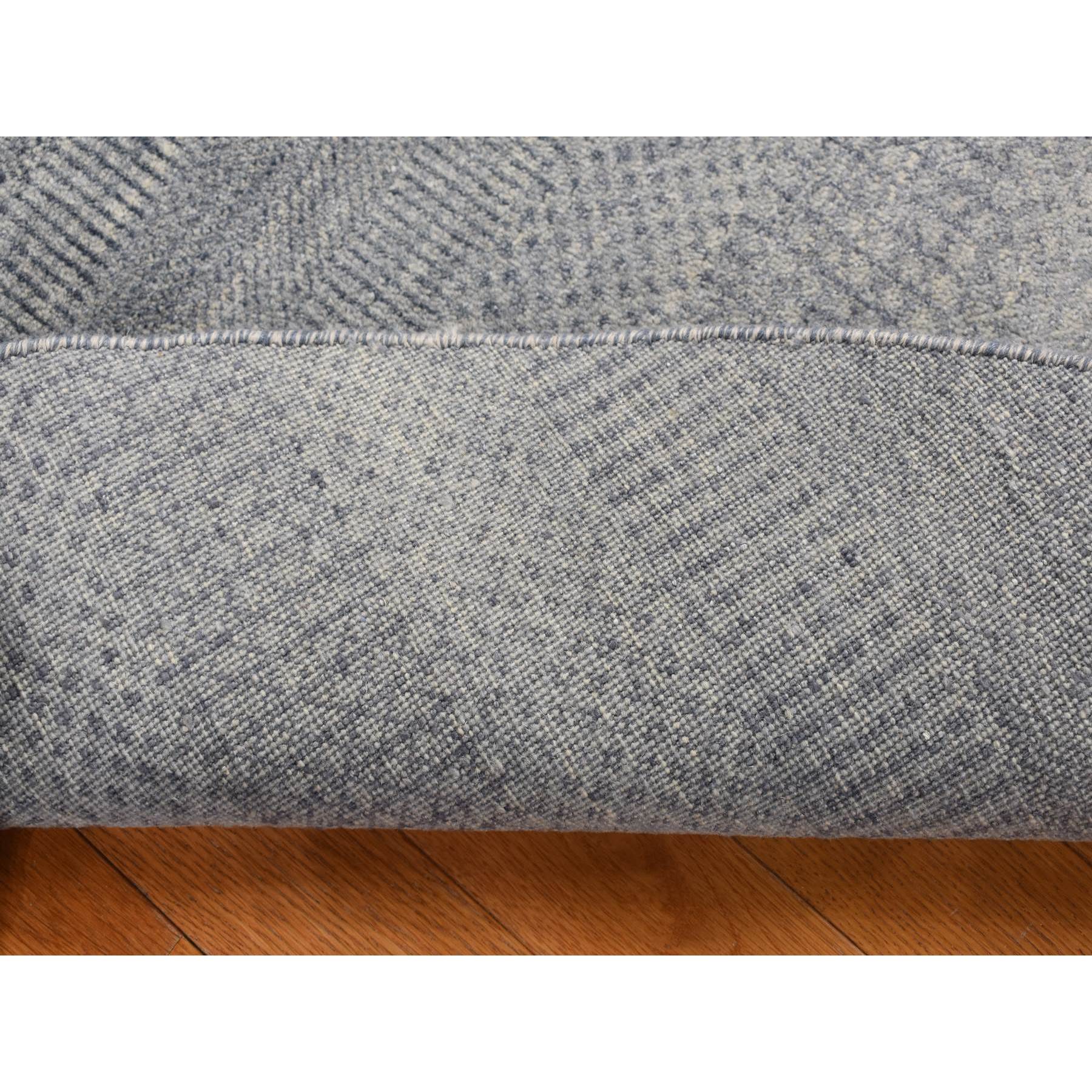 5'10"x5'10" Cloud Gray, Wool and Silk, Grass Design, Hand Woven, Round Oriental Rug 